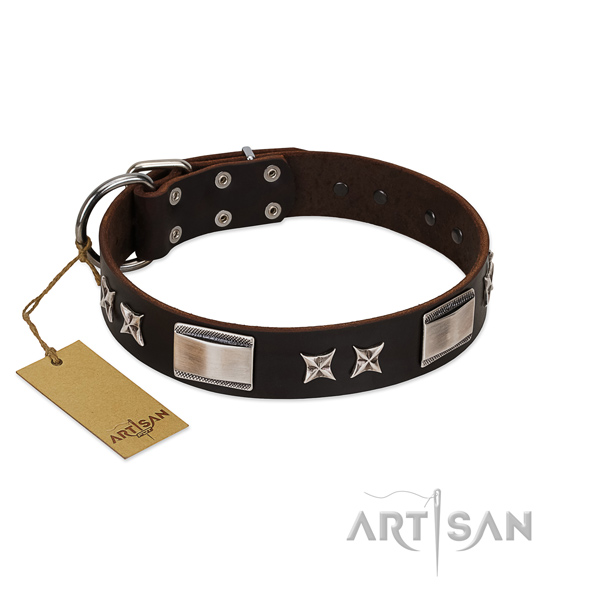 Easy wearing dog collar of genuine leather