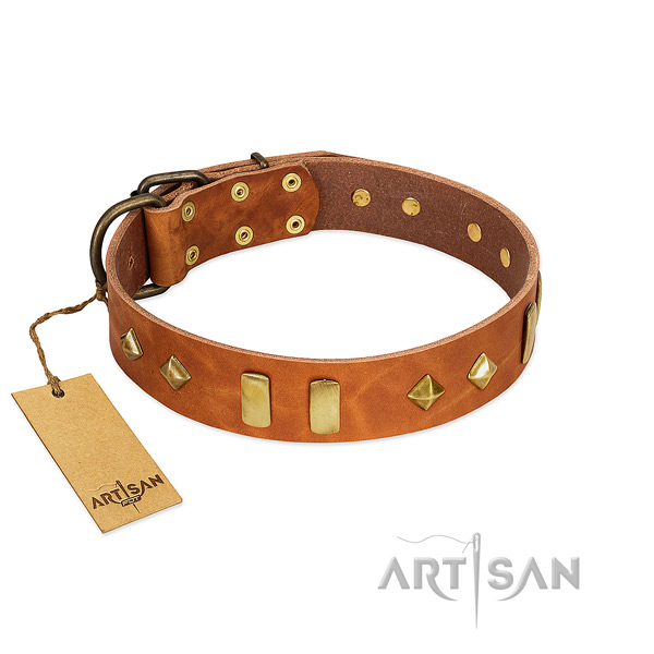 Handy use high quality leather dog collar with studs