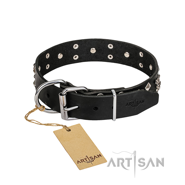 Leather dog collar with worked out edges for pleasant everyday wearing